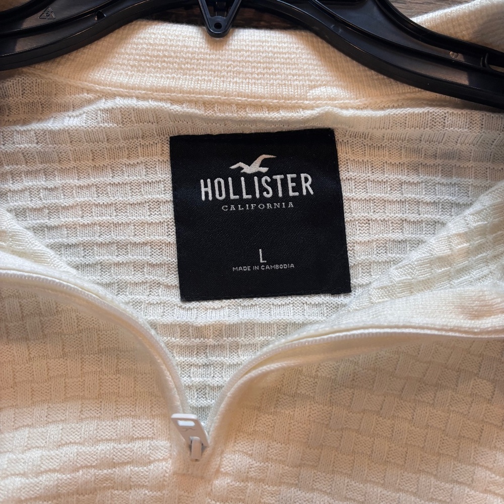 Men’s Hollister Top Cream, New with Tags